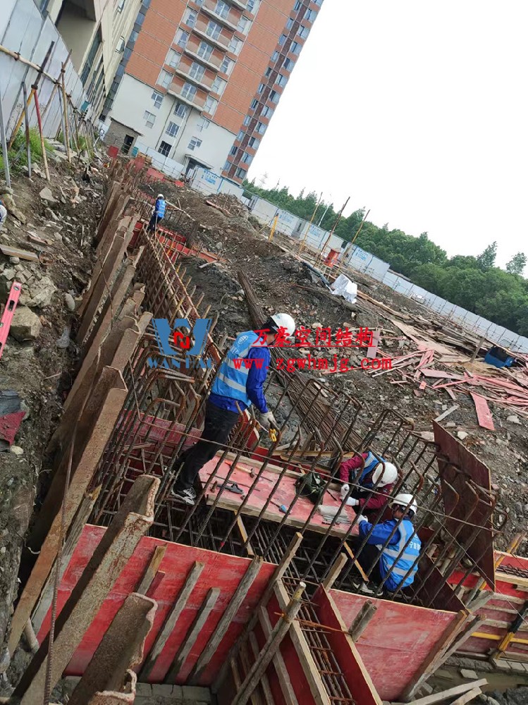 寧波諾丁漢大學(xué)室外運動場地改擴(kuò)建項目膜結(jié)構(gòu)工程開始施工