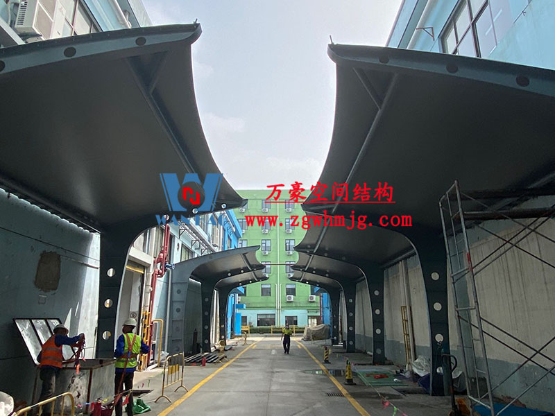 膜結(jié)構(gòu)車棚定做哪里好？膜結(jié)構(gòu)生產(chǎn)廠家哪家好？