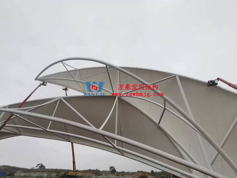 膜結(jié)構(gòu)大門出入口的優(yōu)勢特點