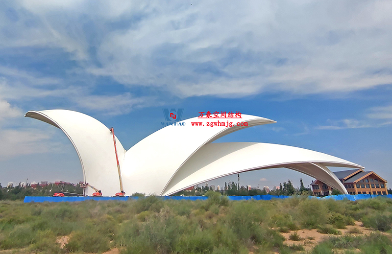 陜西定邊馬蓮灘沙漠公園鋼膜結(jié)構(gòu)工程“奮力快跑”，工程“進(jìn)度條”刷新了!