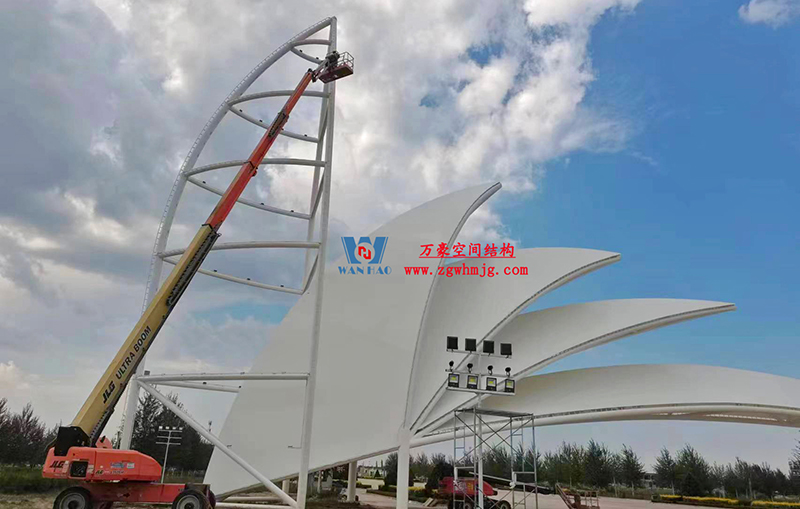 陜西定邊馬蓮灘沙漠公園鋼膜結(jié)構(gòu)工程“奮力快跑”，工程“進(jìn)度條”刷新了!