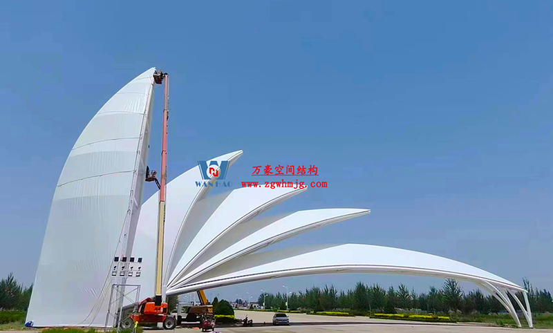 陜西定邊馬蓮灘沙漠公園鋼膜結(jié)構(gòu)工程“奮力快跑”，工程“進(jìn)度條”刷新了!