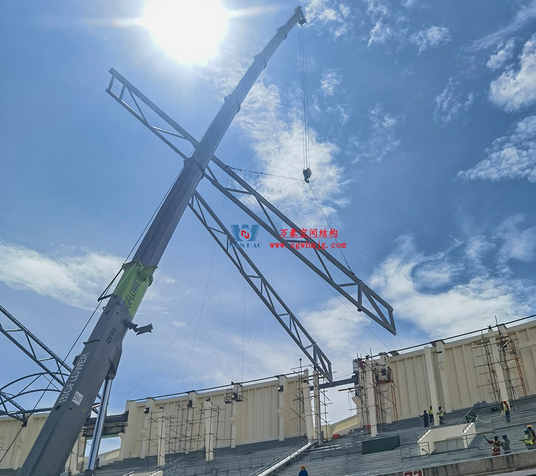 肯尼亞(非洲杯)足球體育場(chǎng)PTFE鋼膜結(jié)構(gòu)屋面火熱施工中 肯尼亞(非洲杯)足球體育場(chǎng)PTFE鋼膜結(jié)構(gòu)屋面火熱施工中