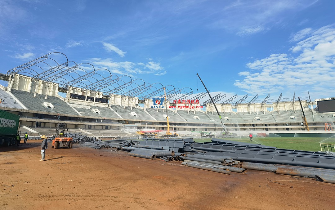 肯尼亞(非洲杯)足球體育場(chǎng)PTFE鋼膜結(jié)構(gòu)屋面火熱施工中 肯尼亞(非洲杯)足球體育場(chǎng)PTFE鋼膜結(jié)構(gòu)屋面火熱施工中