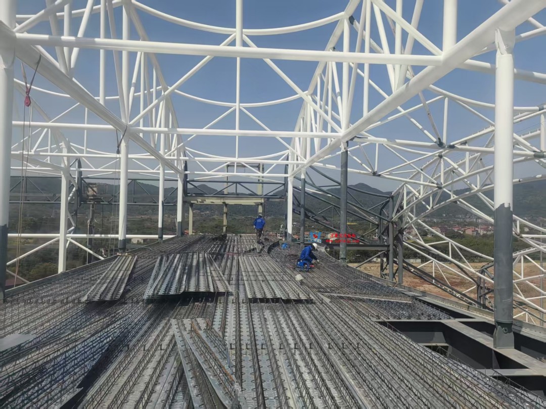 馭風逐沙，織就賽道美學——比亞迪紹興嵊州賽車場干拔沙坡觀景平臺鋼膜結構