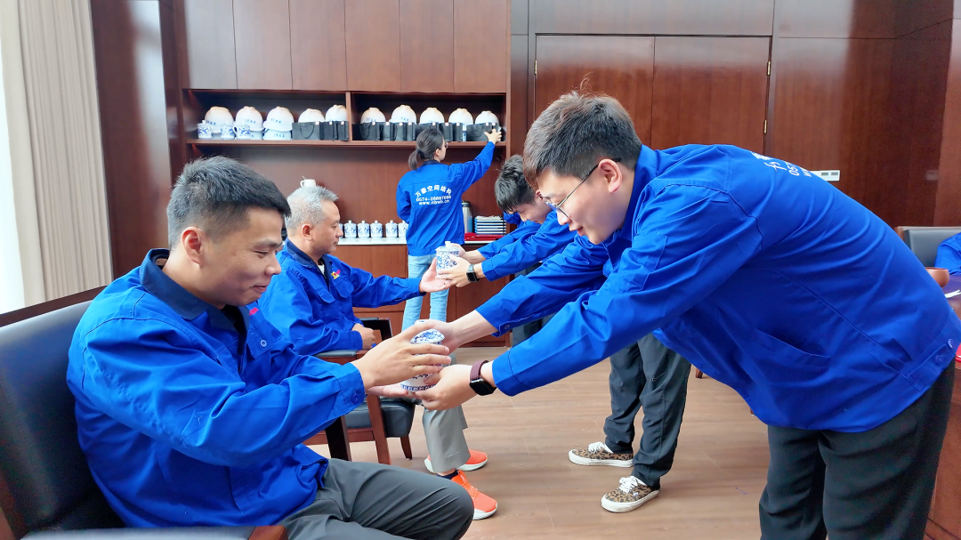 浙江萬(wàn)豪空間結(jié)構(gòu)集團(tuán)有限公司隆重舉行“匠心傳承·共筑未來(lái)”師徒大會(huì)！