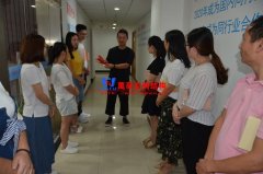 萬豪膜結(jié)構(gòu)為優(yōu)秀員工頒發(fā)現(xiàn)金獎(jiǎng)勵(lì)