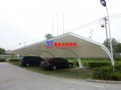 如何選擇膜結(jié)構(gòu)車棚材料？選擇膜結(jié)構(gòu)車棚材料的基本原則是什么？